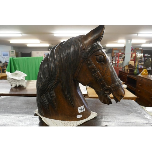 295 - Fine carved horse bust - Approx. H:45cm