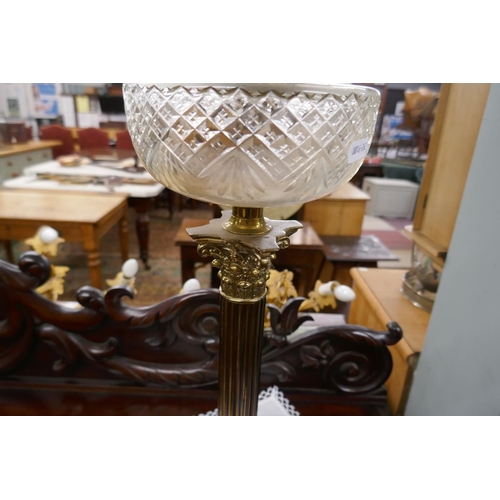 300 - Large brass oil lamp with glass reservoir - Approx. H:77cm