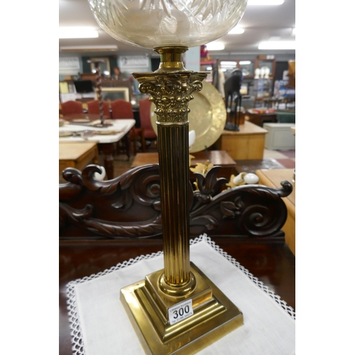 300 - Large brass oil lamp with glass reservoir - Approx. H:77cm