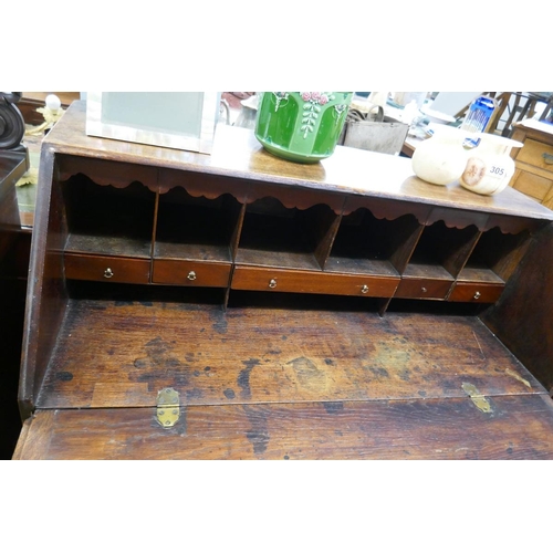 301 - Early oak bureau - Approx size: W: 96cm D: 48cm H: 108cm