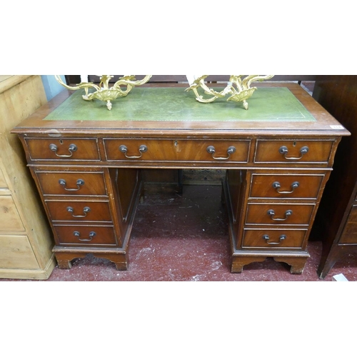 314 - Yew wood leather top pedestal desk - Approx size: W: 121cm D: 60cm H: 76cm