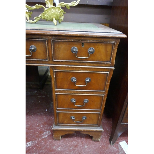 314 - Yew wood leather top pedestal desk - Approx size: W: 121cm D: 60cm H: 76cm