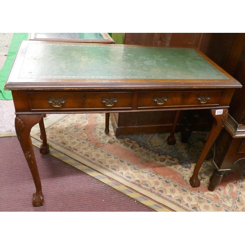 318 - Walnut leather top writing table - Approx. W:103cm D:51cm H:75cm