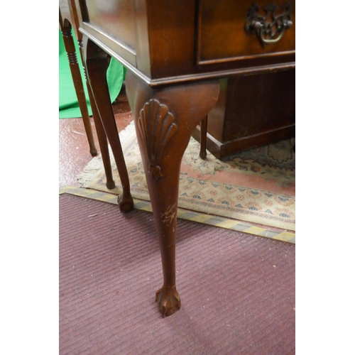 318 - Walnut leather top writing table - Approx. W:103cm D:51cm H:75cm