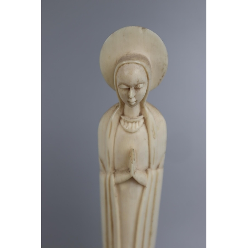 32 - Selection of ivory to include Virgin Mary figure etc