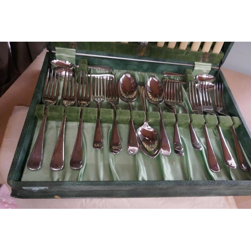 323 - Canteen of cutlery