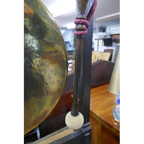 333 - Large brass gong on stand - Approx. H:82cm