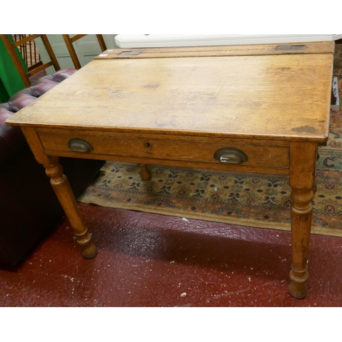 351 - Antique oak draftsman's desk with lift top and drawer - Approx. L:106cm W:73cm H:73cm