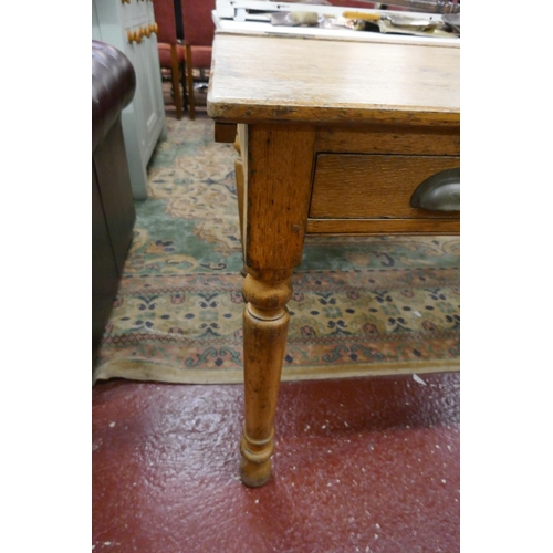 351 - Antique oak draftsman's desk with lift top and drawer - Approx. L:106cm W:73cm H:73cm