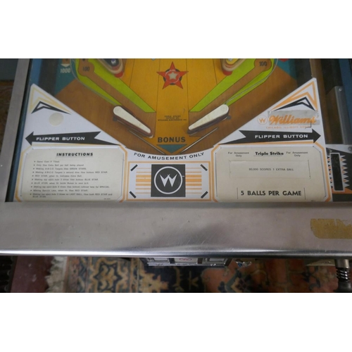 364 - 1970's Williams pinball machine - Triple Strike - Approx. W:61cm D:142cm H:178cm - American import -... 