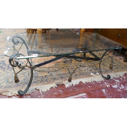 373 - Wrought iron rope effect coffee table with glass top - Approx. L:122cm W:64cm H:44cm