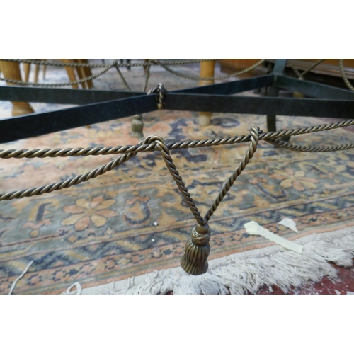 373 - Wrought iron rope effect coffee table with glass top - Approx. L:122cm W:64cm H:44cm