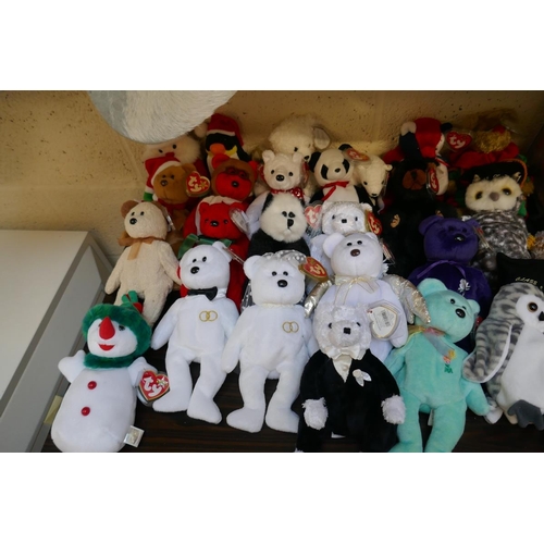 381 - Large collection of Beanie Bears to include McDonalds Beanie Babies