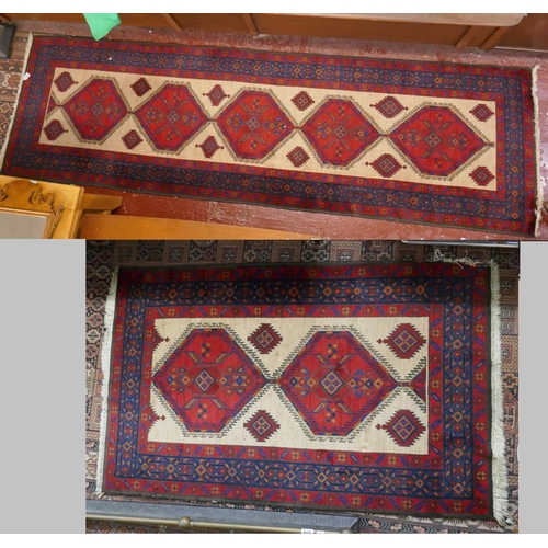 423 - Matching red patterned rug and runner - Runner Approx 312cm x 94cm, Rug Approx 151cm x 94cm