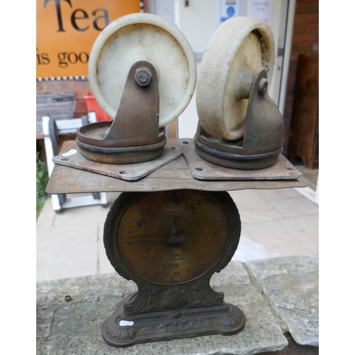 430 - Set of Salter scales and pair of caster wheels