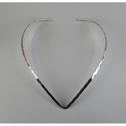 106 - Silver necklet