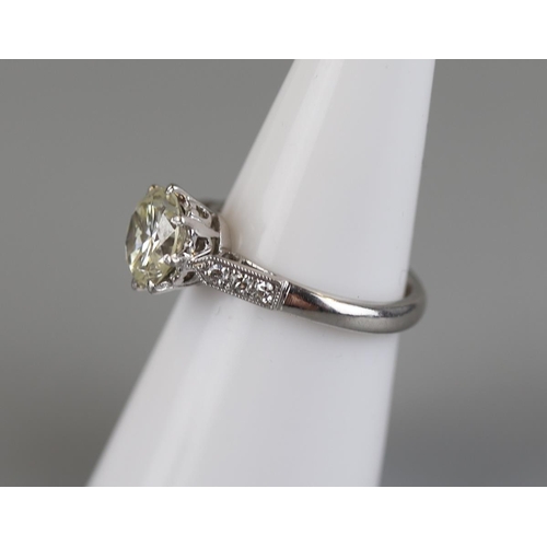 116 - Fine platinum diamond solitaire ring with diamonds to shoulders - Approx. weight of centre diamond 2... 