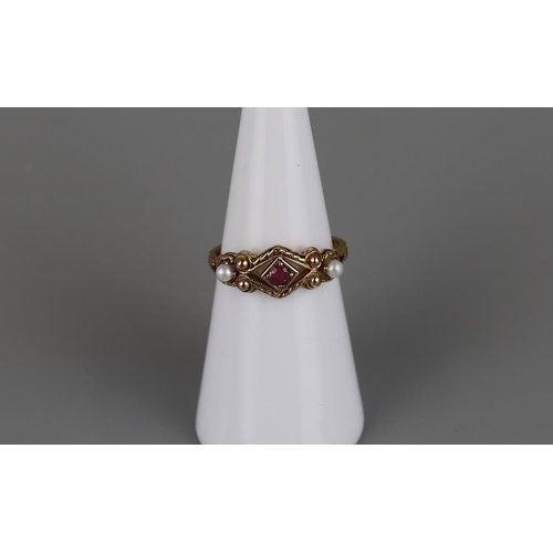 138 - Gold garnet and seed pearl ring - Size M