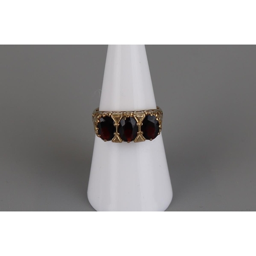 141 - Gold 3 stone garnet ring - Size N