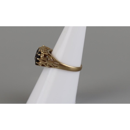 141 - Gold 3 stone garnet ring - Size N