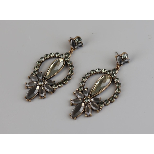 150 - Pair of costume earrings