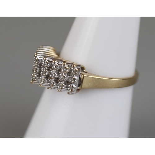 20 - Gold and diamond ring - Approx size N