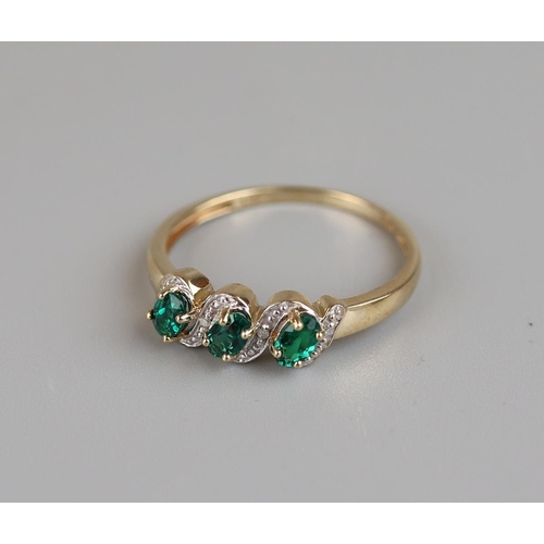 3 - Gold green garnet and diamond ring - Approx size V