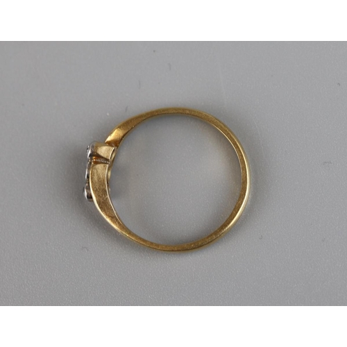 65 - 18ct gold 3 stone diamond twist ring - Approx size S½