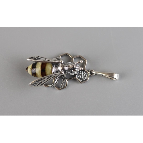 68 - Silver & amber wasp pendant - Approx 8g