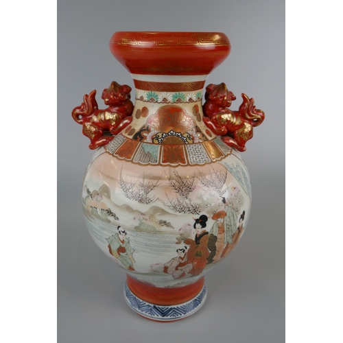 115 - Japanese ceramic vase adorned with dogs of foo - Approx. H: 31cm