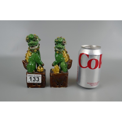 133 - Pair of ceramic dog of foo figures - Approx. H: 15cm