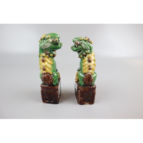 133 - Pair of ceramic dog of foo figures - Approx. H: 15cm