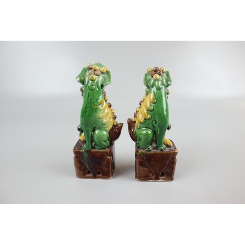 133 - Pair of ceramic dog of foo figures - Approx. H: 15cm