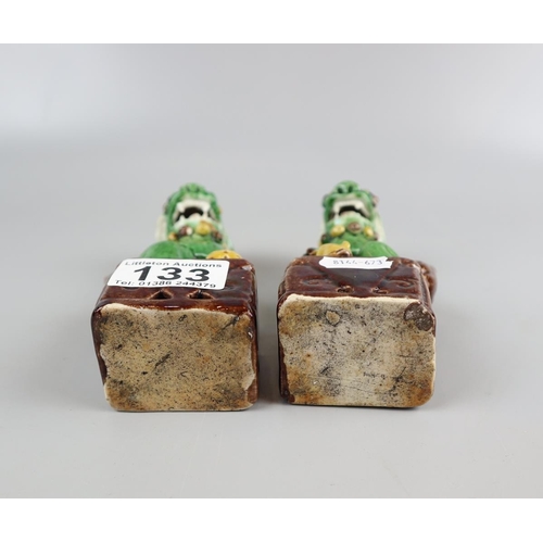 133 - Pair of ceramic dog of foo figures - Approx. H: 15cm