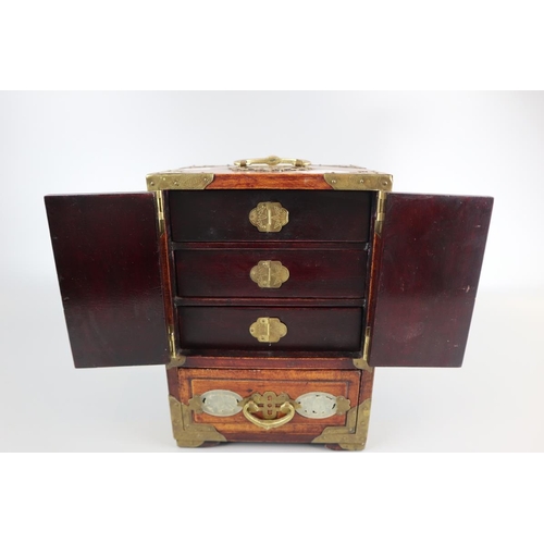 135 - Chinese jewellery box with Jade panels - Approx. H: 24cm