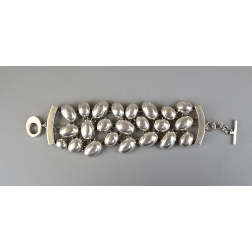 37 - Heavy silver bracelet - Approx 99g