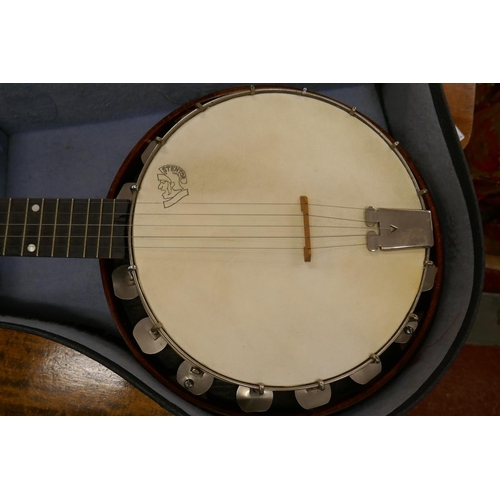 444 - Stentor Banjo in case