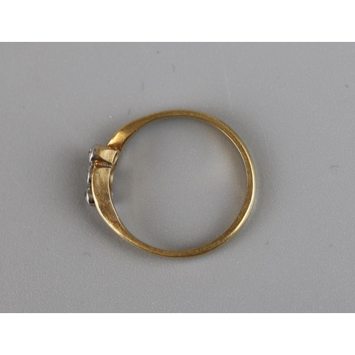 49 - 18ct gold 3 stone diamond twist ring - Approx size S½