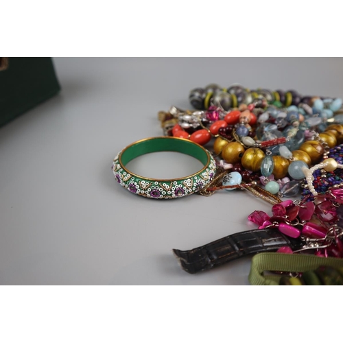 64 - Collection of costume jewellery