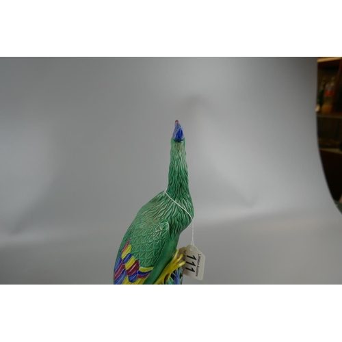 111 - Pair of Majolica bird figures - Approx. H: 29cm