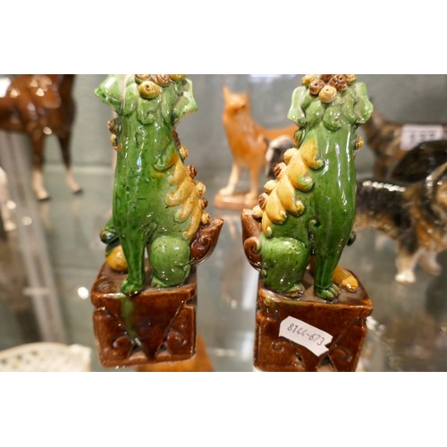 133 - Pair of ceramic dog of foo figures - Approx. H: 15cm