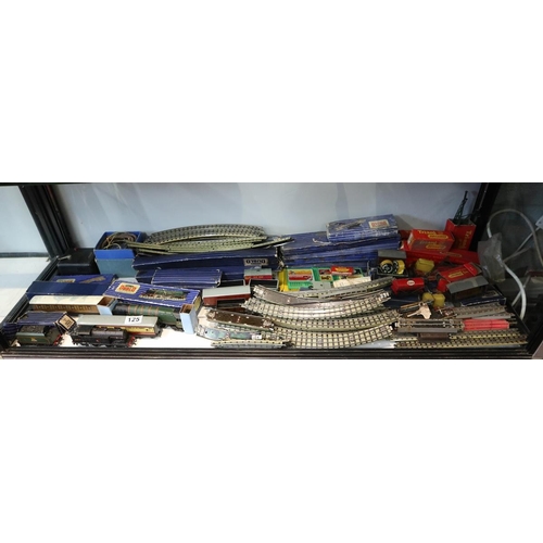 125 - Large collection of Hornby and Tri-ang to include engines