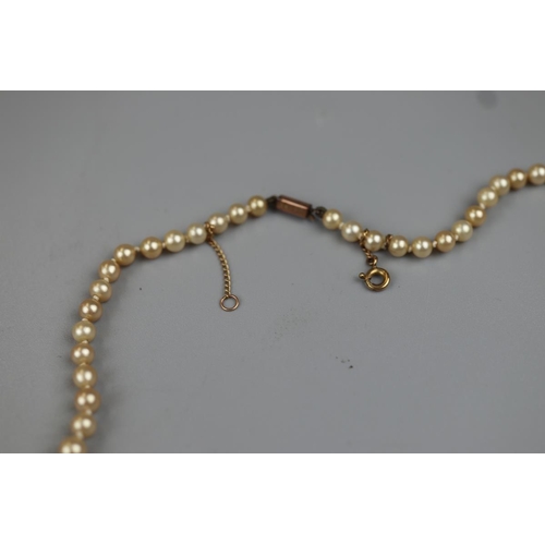 36 - Cultured pearl necklace with gold clasp