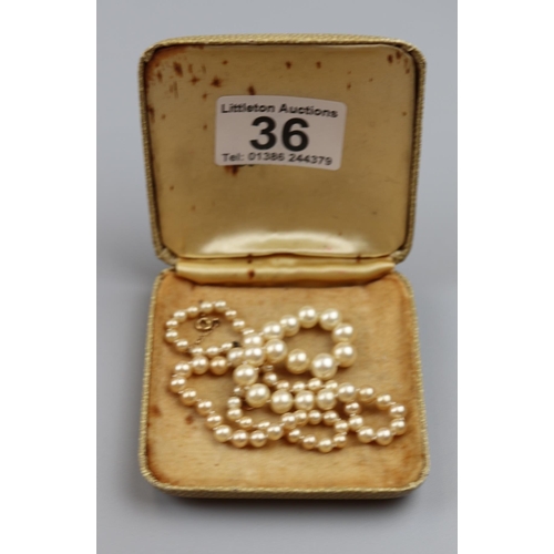 36 - Cultured pearl necklace with gold clasp