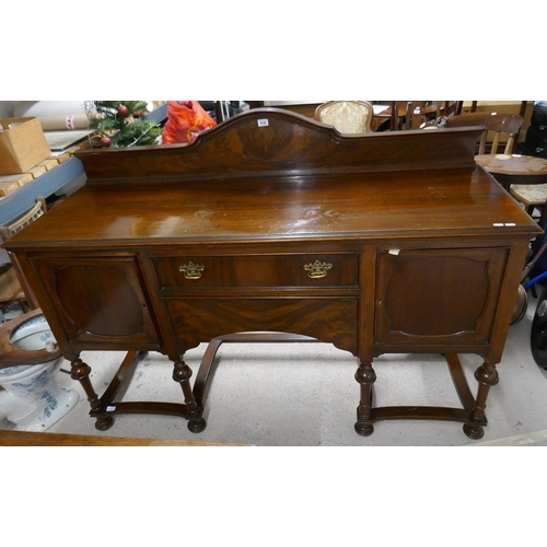 515 - Mahogany sideboard - Approx W: 166cm x D: x 55cm H: 121cm