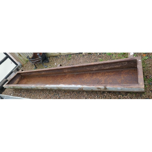 521 - Galvanised trough - Approx L: 339cm