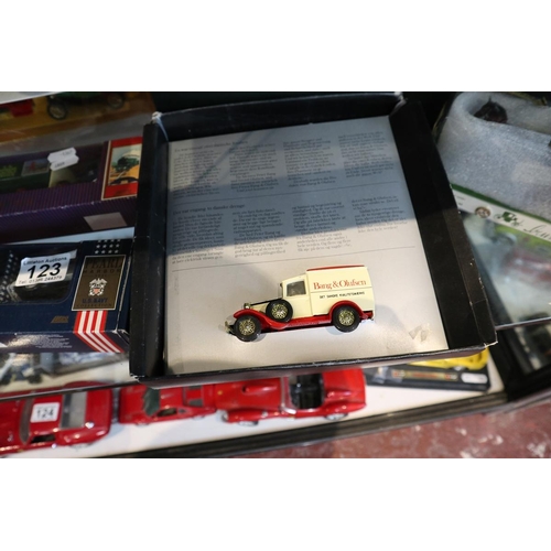 123 - Collection of diecast vehicles to include L/E Royal Mail set