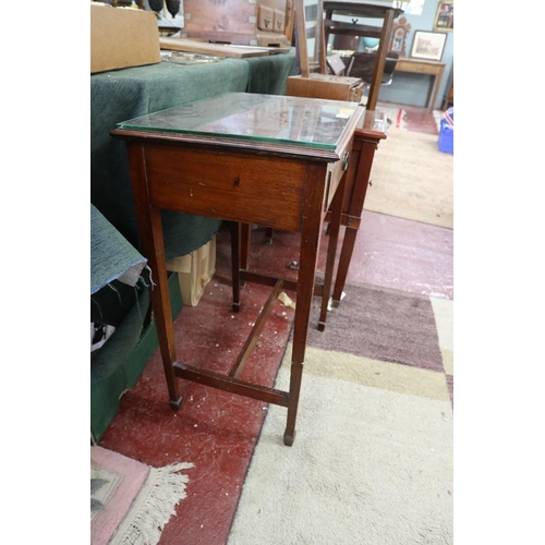 183 - Glass top mahogany side table - Approx. size W:53cm D:37cm H:74cm