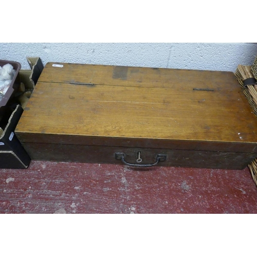 277 - Carpenters chest and contents