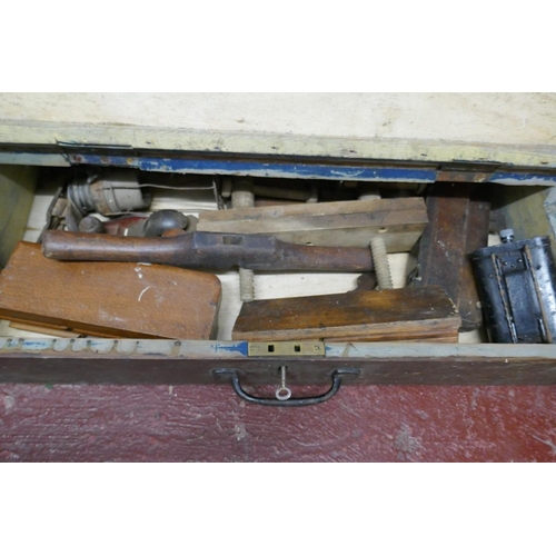 277 - Carpenters chest and contents